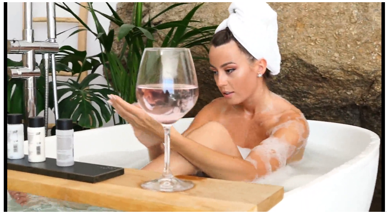 Anna Zapala Nude Bath Video Leaked